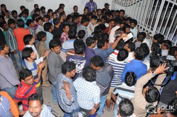 Yevadu Premiere Show